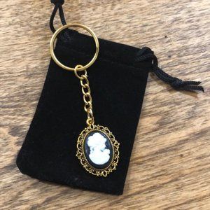 NWOT Gorgeous black and gold cameo key fob chain charm